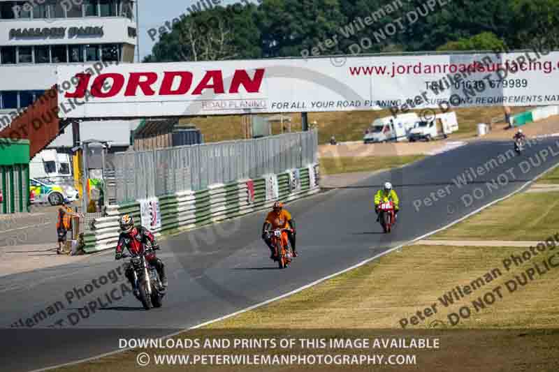 Vintage motorcycle club;eventdigitalimages;mallory park;mallory park trackday photographs;no limits trackdays;peter wileman photography;trackday digital images;trackday photos;vmcc festival 1000 bikes photographs